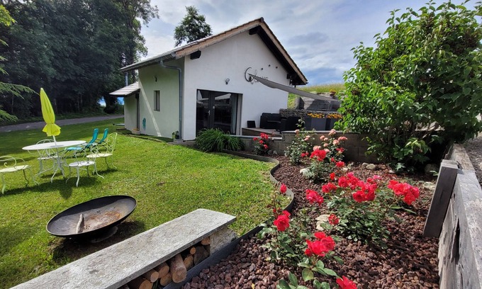 Feternes House | Charming Gite with Scenic Lake and Mountain Views