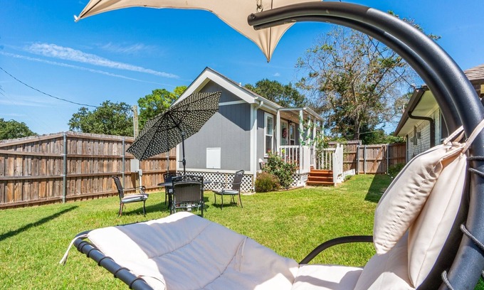 Tyler Cabin | Delightful Guest House in South Tyler with Breakfast Included