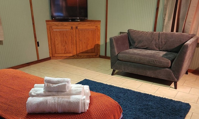 New Zion Apartment | Charming Guest House with Pool, Minutes from Major Hops