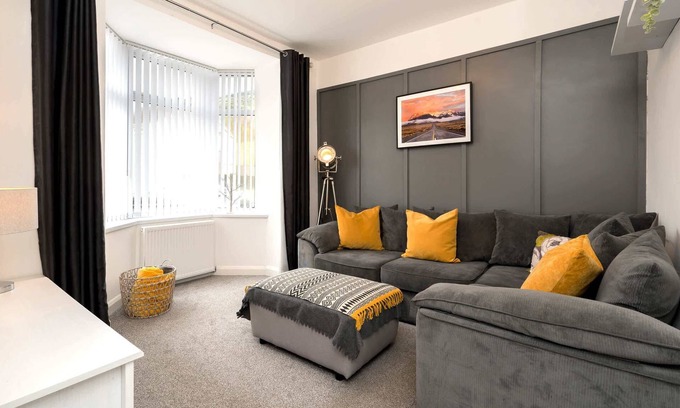 Glyncorrwg House | Discover Dunraven: Pet-Friendly Stay with Breakfast Options