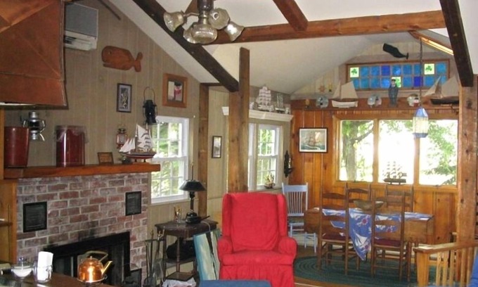 Manasquan Cottage | Charming Irish Cottage with Fenced Yard & Pet-Friendly Amenities