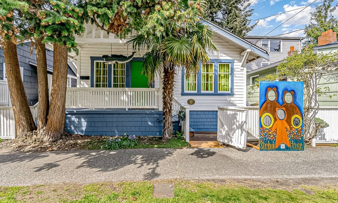 West Seattle House | Kid-Friendly, Dog-Loving Retreat Steps from Alki Beach