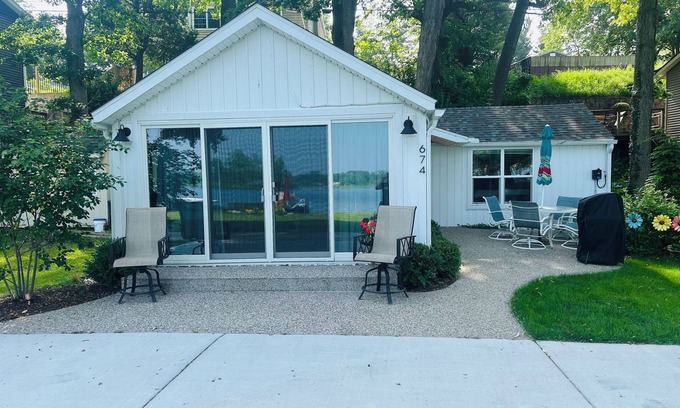 Sand Creek Cottage | Idyllic Lakeside Cottage with Kayaks and Scenic Views