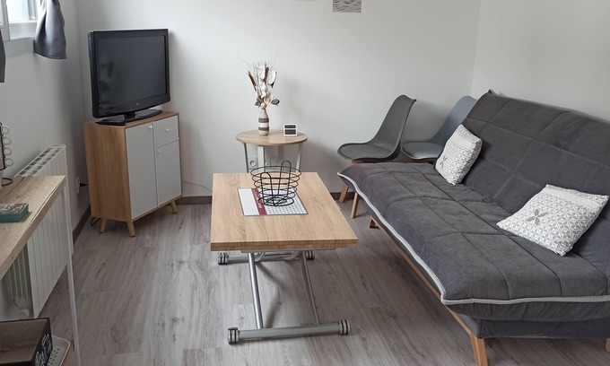Vernon Apartment | Charming Getaway Near Giverny with Free WiFi and Kitchen