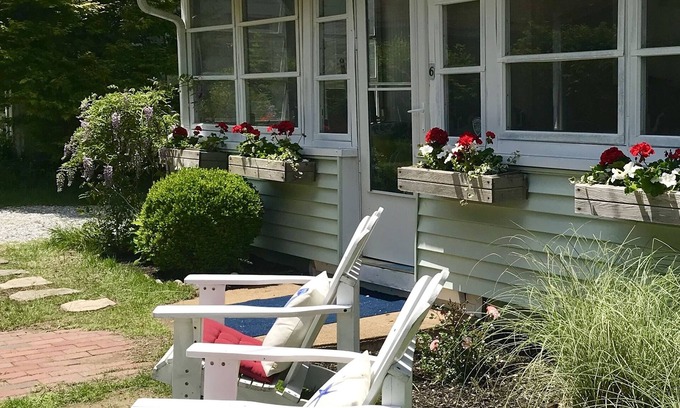 Westbrook Center Cottage | Charming New England Cottage Steps from the Beach