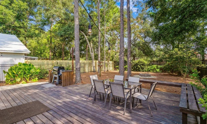 Northeast Pensacola House | Cozy North Pensacola Cottage with Private Yard & Fast WiFi
