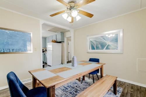 Columbia House | Charming Taylor Retreat - Family & Pet Friendly Haven