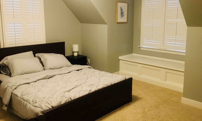 Midlothian House | Adorable private guesthouse