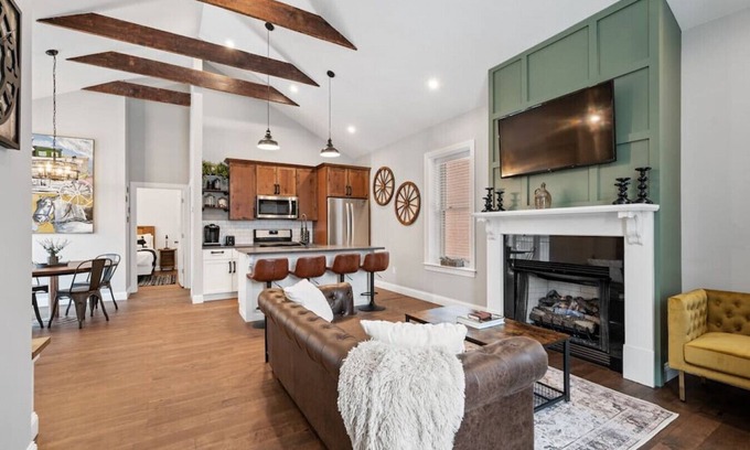 Manchester Apartment | Charming Reymer Carriage Repair Loft with Family-Friendly Amenities