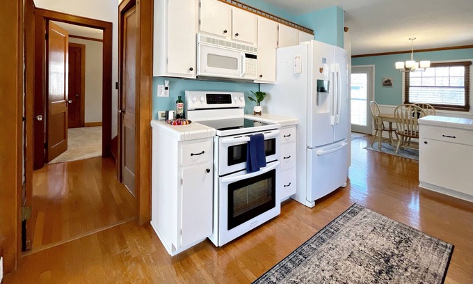 Tiffin House | Cozy Cottage Retreat Near Downtown & Hedges-Boyer Park