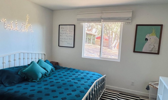 Meiners Oaks House | Adorable space with entertainment barn