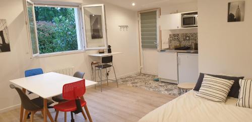 Saint-Menet Apartment | Tranquil Oceanfront Studio with Parking & Breakfast Options