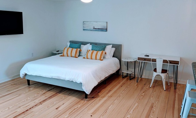 Riverland Terrace Apartment | Inviting Studio Apartment with Patio - Guest Rated 9.4/10