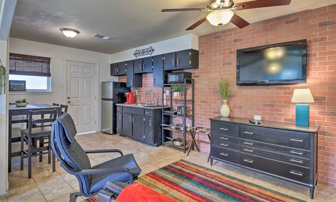 Austin Apartment | Adorable Studio: Quick Ride to Downtown Austin!