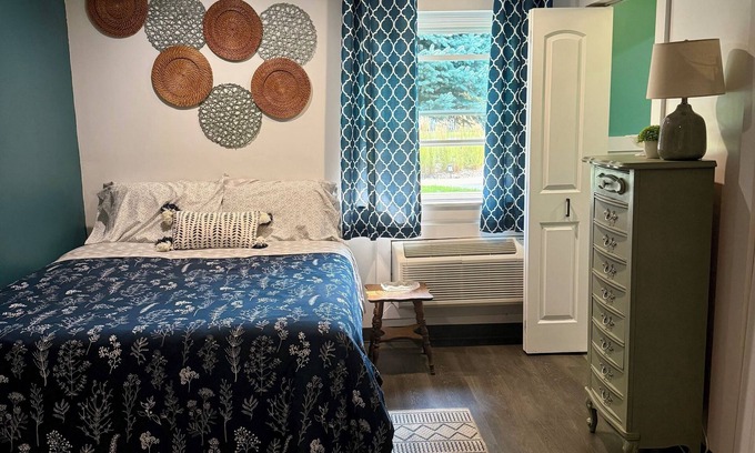 Lewistown Apartment | Cozy Studio Unit with Full Kitchen & Pet-Friendly Perks