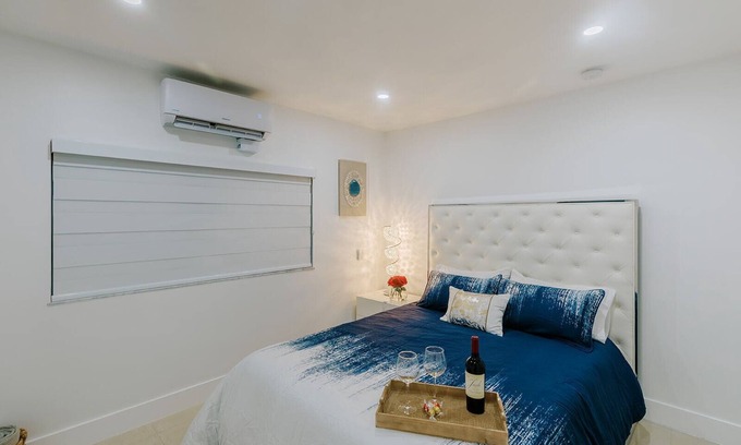 University Park Apartment | Cozy Studio with Spa, Breakfast and Hot Tub Amenities