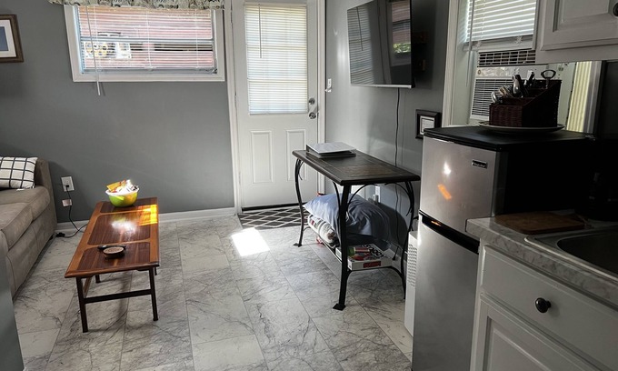 Palatka Cottage | Cozy Canal Retreat with Breakfast & Family-Friendly Amenities