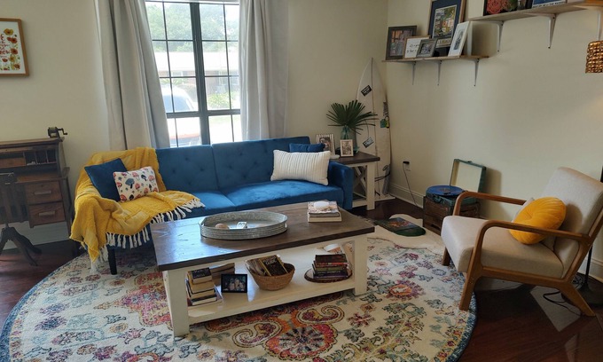 Charleston House | Charming Townhouse with Kitchen & Outdoor Courtyard