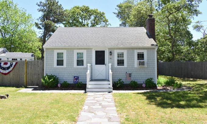 West Dennis House | Inviting Two Bedroom Retreat Near West Dennis Beach