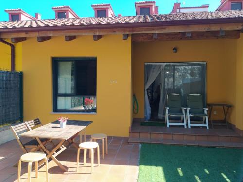 Posada de Llanes Apartment | Oceanfront Retreat: Adosado de María for 4 in Llanes