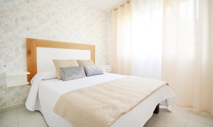 Isla de Arosa Apartment | Family-Friendly Retreat at Adosado en A Illa de Arousa