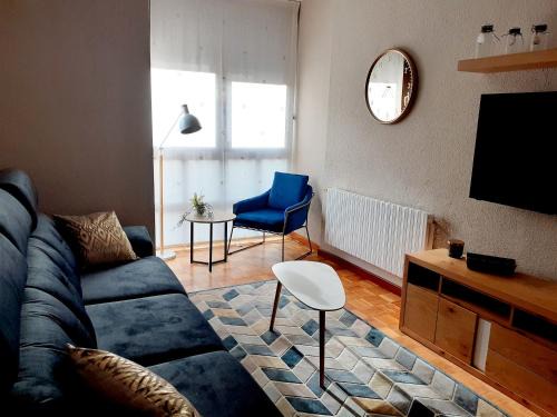 Ezcaray House | Family-Friendly Adosado Marblés with Pool & Wifi
