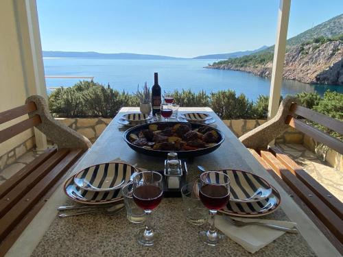 Karlobag Apartment | Prime Oceanfront Stay at Adria Apartmani - Rated 9.7/10