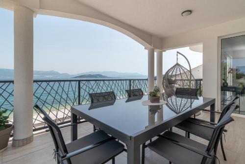 Slatine Apartment | Beachfront Bliss at Adria Beach House - Lavendar, Rated 10/10