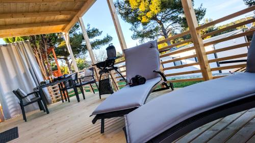 Jezera Resort | Adrijela Mobile Home: Oceanfront Escape with Hot Tub
