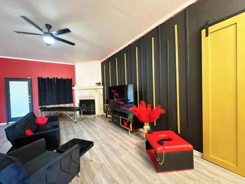 Killeen House | Adult-only Kink Suite Jacuzzi Spa King Bed