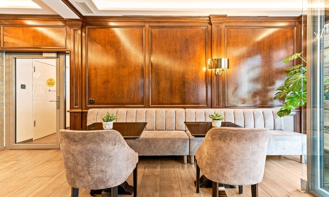 Augustenstraße Hotel | Family-Friendly AdvaStay by KING's with Great Amenities