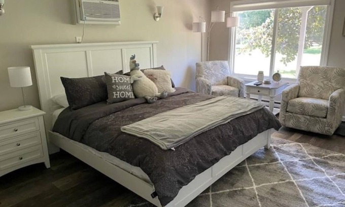 Holly Apartment | Explore Adventure Acres - Suite B8 with Pool & Breakfast