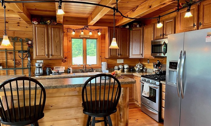 Ralston Cabin | Stunning Log Home Adventure with Spectacular Views & Hot Tub