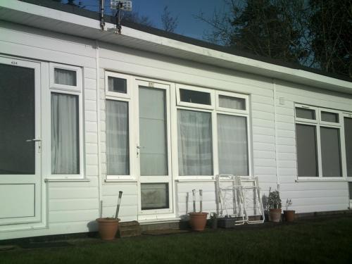 Dartmouth Ski Chalet | Cozy Adventure Cabin: Pet Friendly & Breakfast Included