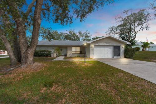 Spring Hill House | Adventure Coast Getaway: 2BR Near Springs & Beach