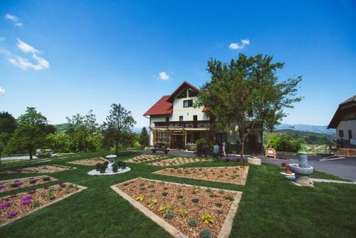Store Bed & Breakfast | Explore Adventure Farm: Family-Friendly with Breakfast & More