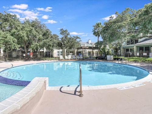 Sailhouse Apartment | Adventure House: Perfect for Family Getaways & Fun