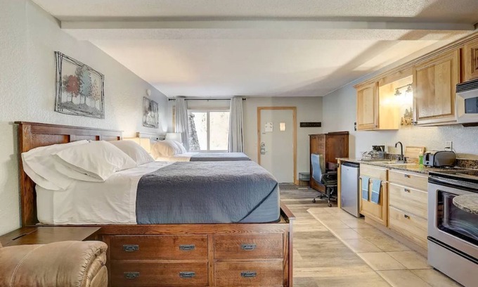 Wisconsin Dells Condo | Top-Rated Adventure Trails with Pool and Spa Amenities
