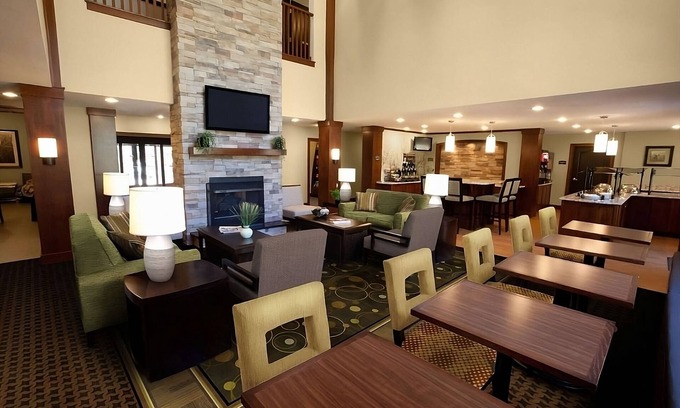 Las Colinas Hotel | Ultimate Adventure Retreat Near Thomas Jefferson Park