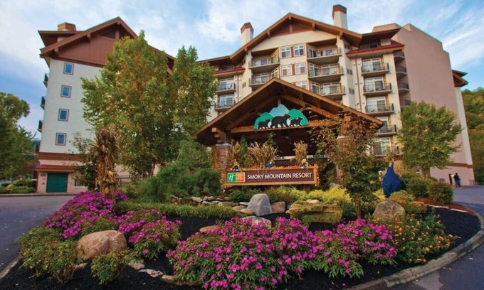 Gatlinburg Resort | Adventurous Mountain Stay-Smoky Mountain Resort-2 Bedroom