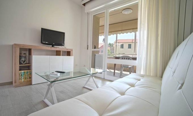 Rezza Apartment | Comfortable AED Home: Ideal for Families with Breakfast