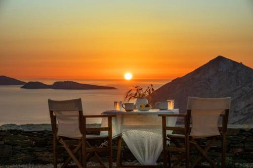Ano Meria Apartment | Elegant Aegean Balcony Studio: 4-Star Family Retreat