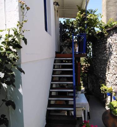 Kallirakhi Apartment | Discover Aegean Blue: Child-Friendly Retreat with 9.7 Rating