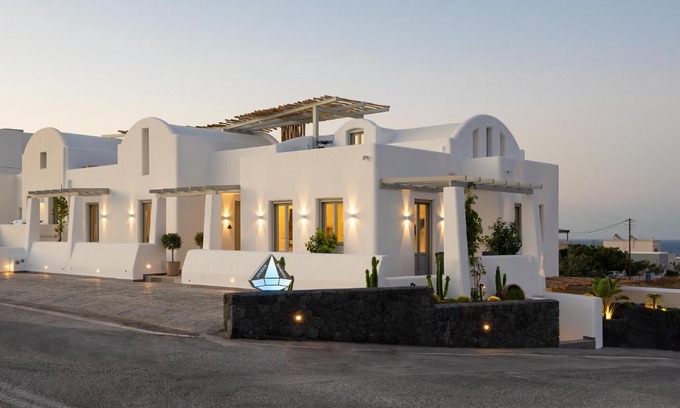 Monolithos Villa | Oceanfront Aegean Diamonds Suites - Rated 10/10 by Guests