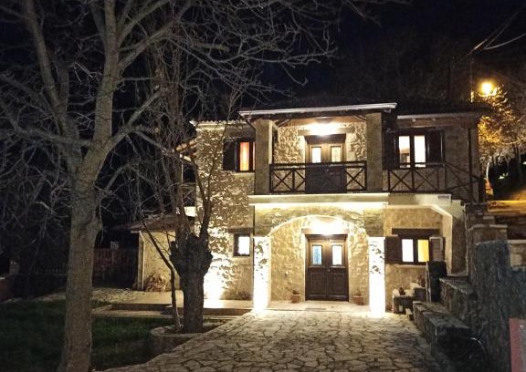 Synikia Mesi Trikalon Villa | Exceptional AELIA HOME: Guest Rated 9.7 with Breakfast Included