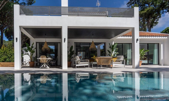 Cabo Roche House | Elegant Aenea: Comfort & Pool Bliss Near the Beach
