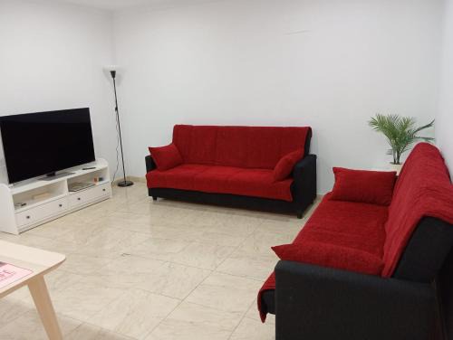Telde House | Convenient Stay at Aeropuerto 1 with Family-Friendly Amenities