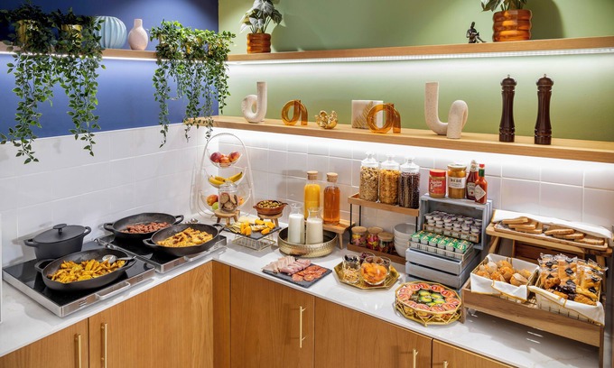 Barajas Hotel | Discover Air Rooms Madrid: Spa Retreat with Breakfast