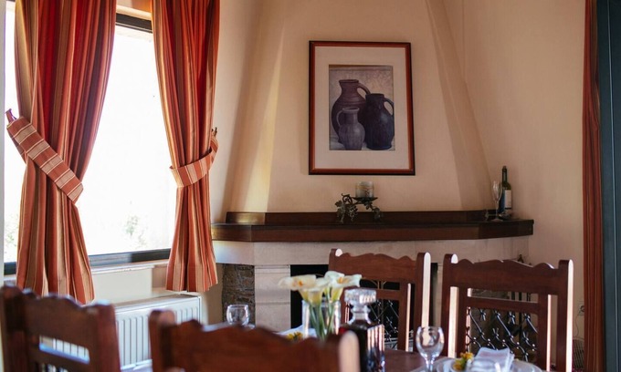 Krouson Villa | Relax at Aetovigla Guesthouse with Pool and Spa Amenities