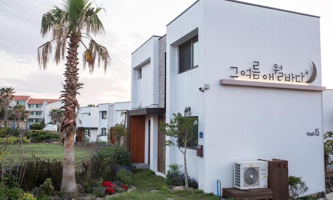 Aewol House | Discover Aewol Bada Poomeun: Family-Friendly Retreat